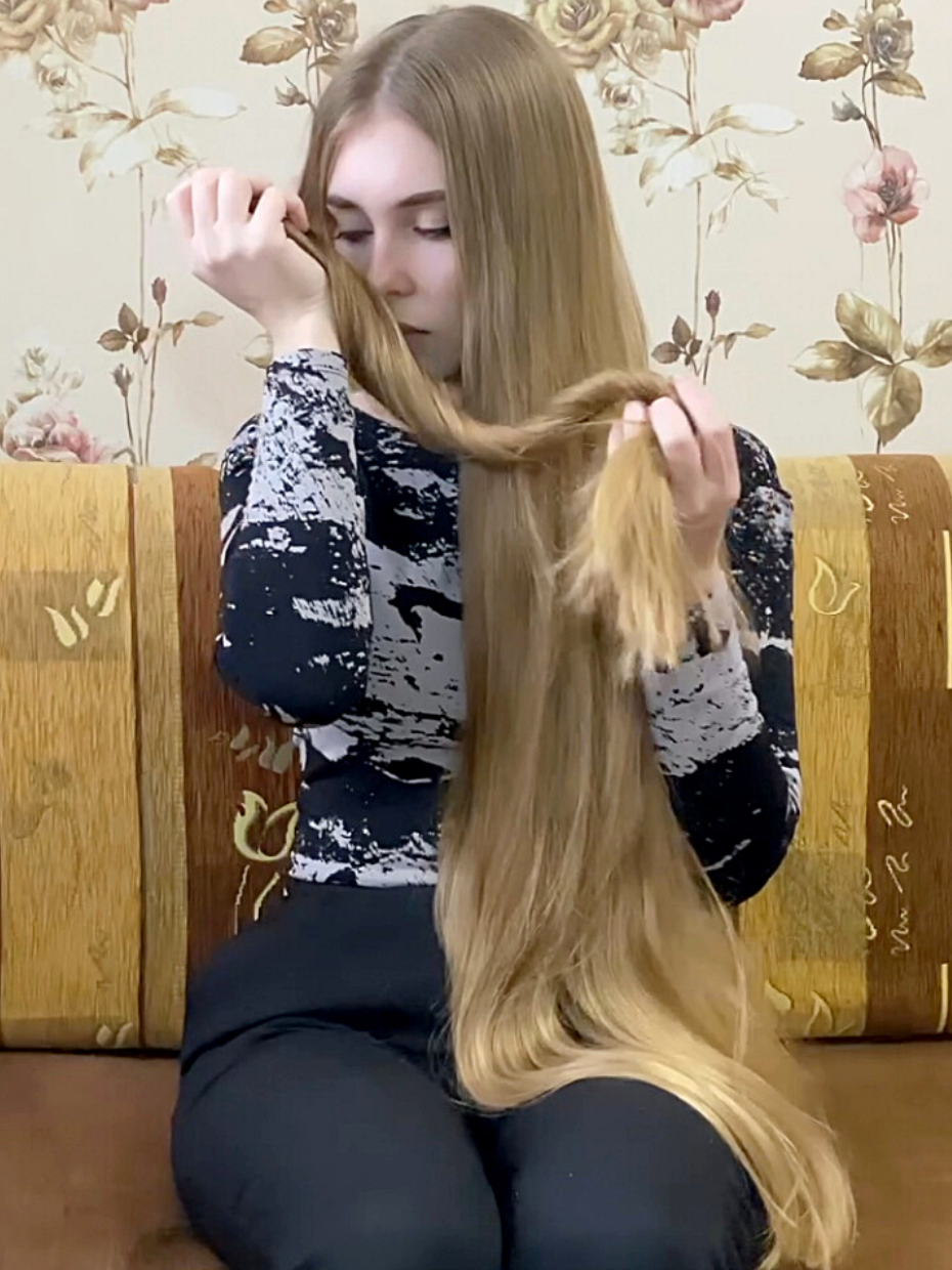 VIDEO Super hair wash and dunking outdoor RealRapunzels