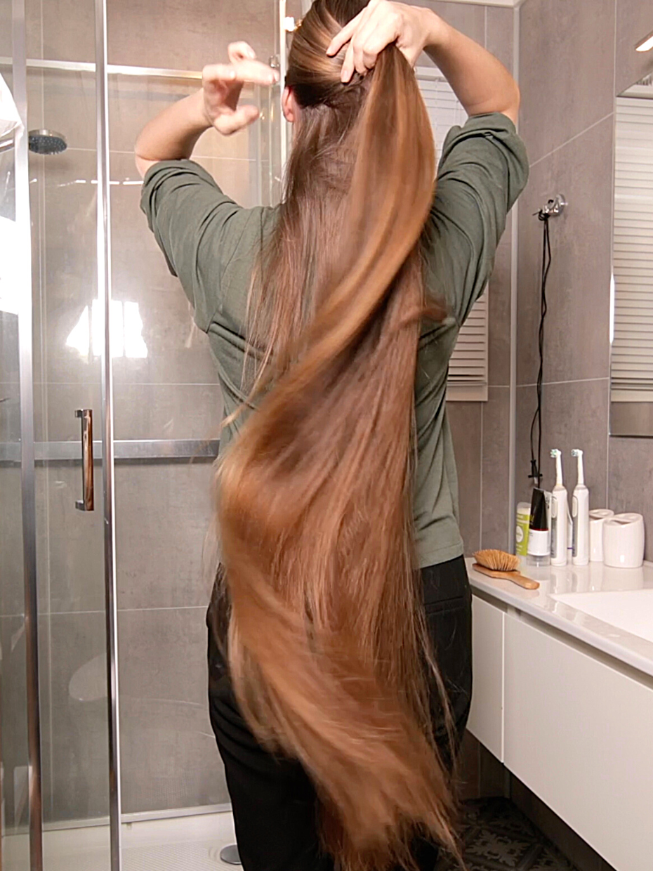 VIDEO Rapunzel's bathroom hair brushing RealRapunzels