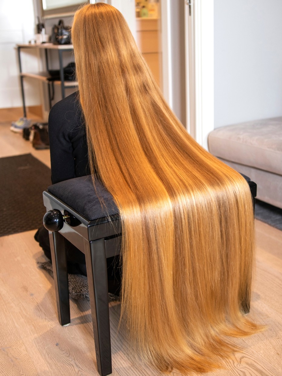 PHOTO SET Sara's long hair covering RealRapunzels