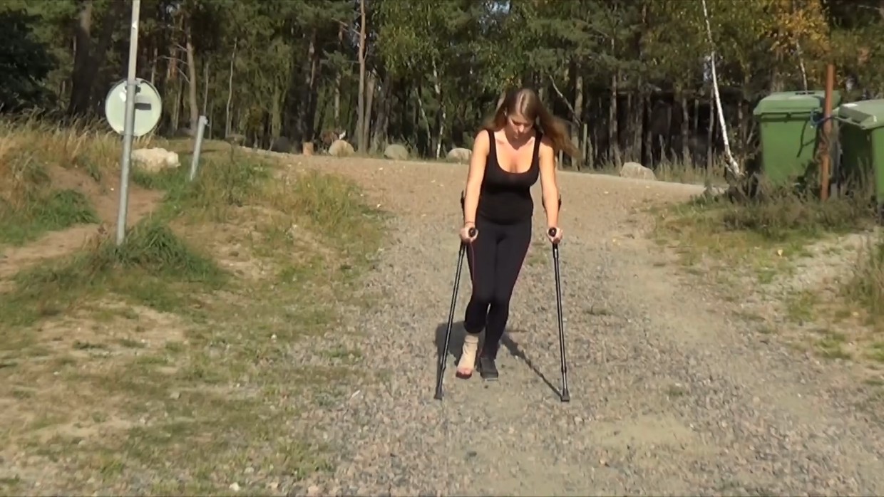 Ice 40 Sprain I can not run but i can crutch 11 mi Crutchcast